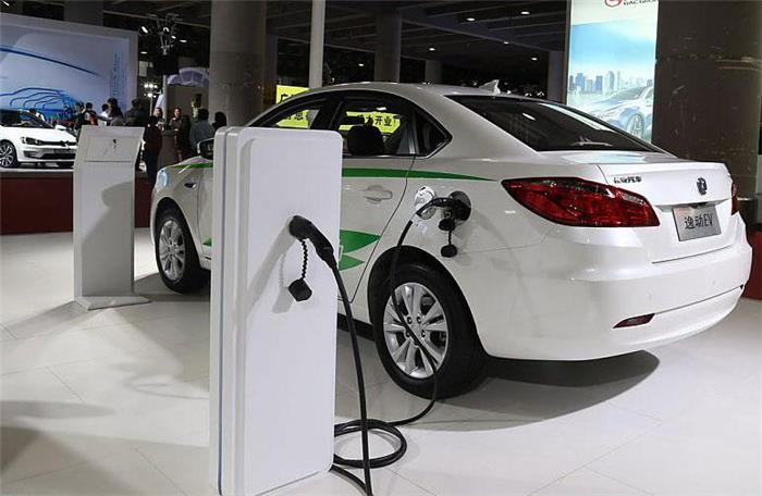 双积分政策实施仍存变数 2020年新能源汽车将进入全面竞争时代