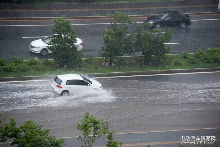 “山竹”台风已至，在台风肆虐的季节，车主应该如何应对？