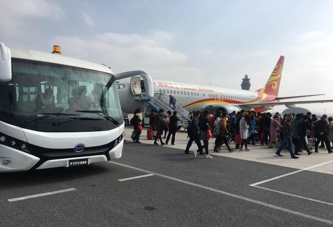 助力航空业零排放 比亚迪获深圳机场首批纯电动摆渡车订单