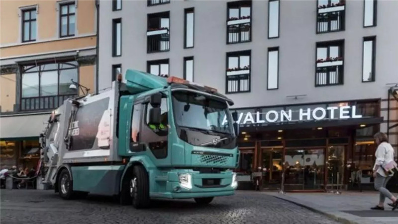沃尔沃电动卡车发布：重16吨续航300公里，接下来还有无人驾驶版