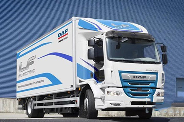 达夫发布三款新能源电动卡车 或将赶超奔驰沃尔沃