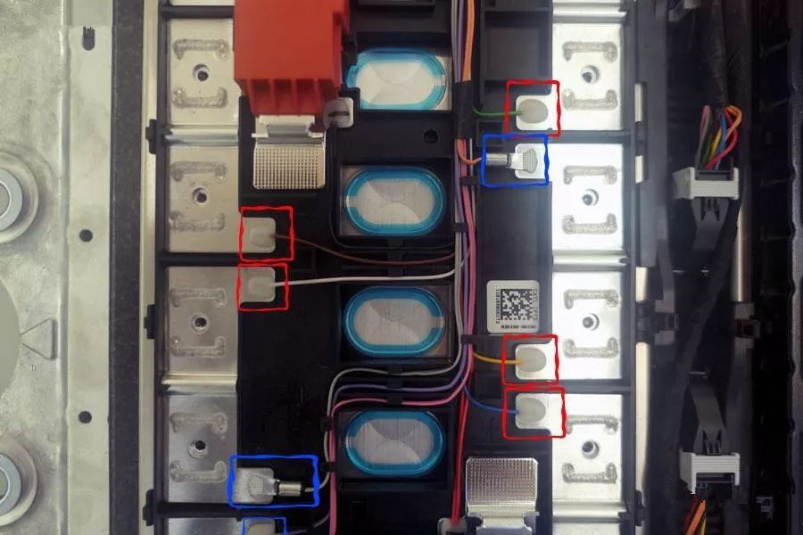 拆解宁德时代811动力电池包 解析内部结构和细节
