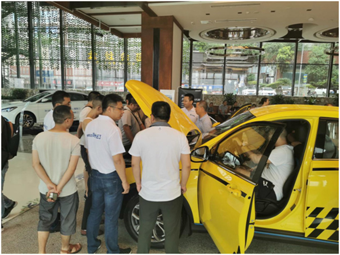 重庆市新能源出租车驾驶员培训会议成功举办！ 风光E3出租车惊艳全场