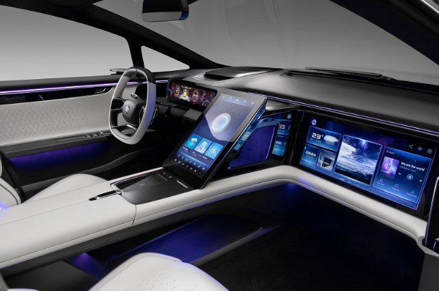 纯电超跑SUV来了 三块智能大屏彰显科技