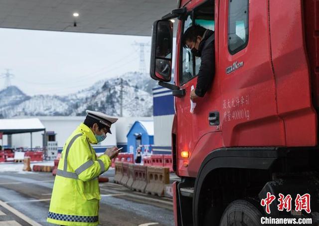 杭州：近4500家企业已办逾万张货车“电子通行码”