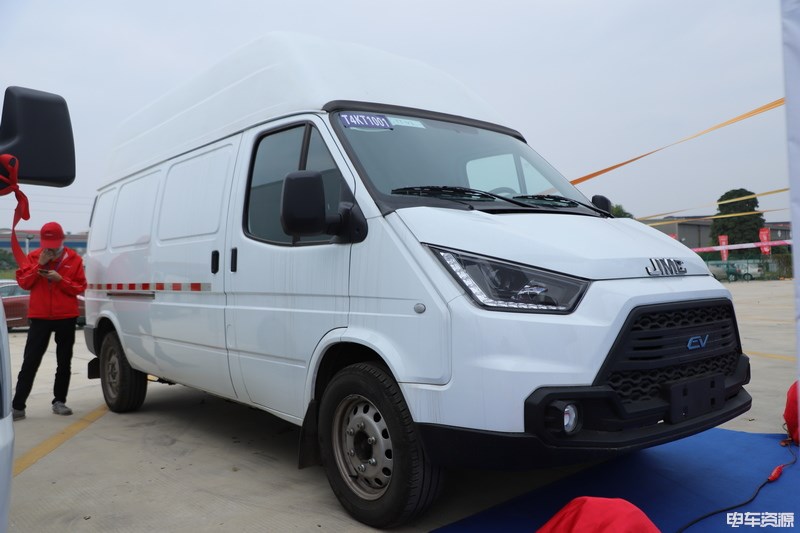 近50款新能源物流车“任选” 挑战赛展车献风采