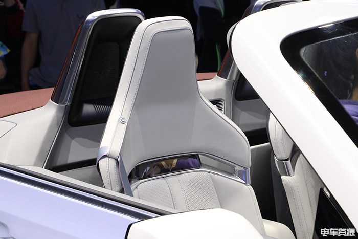 未来最便宜的敞篷车 宏光MINI EV CABRIO车展实拍