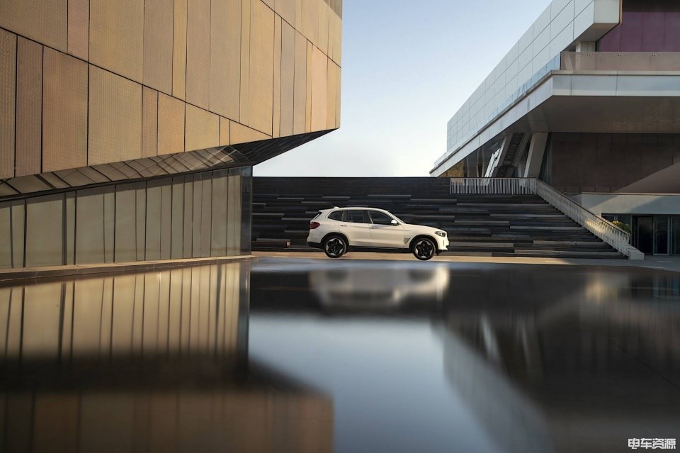 创新纯电动BMW iX3开启南海特区智能驾驭体验
