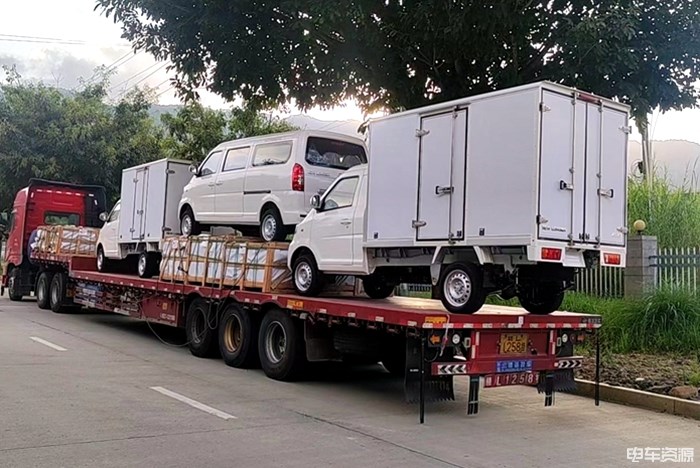 新龙马汽车首批右舵新能源汽车出口尼泊尔