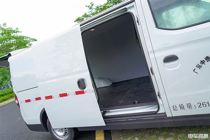 加长之后卖爆了 上汽大通MAXUS EV30实拍