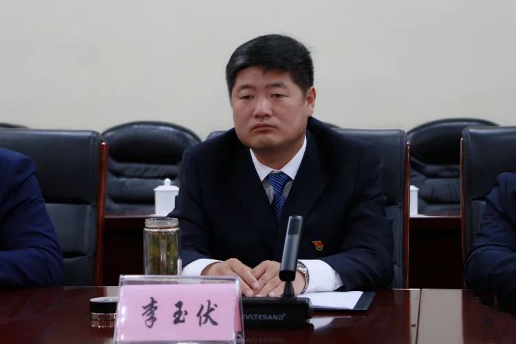 扎鲁特旗人民政府与北京华泰达科技发展有限公司举行电动重卡运输项目签约仪式