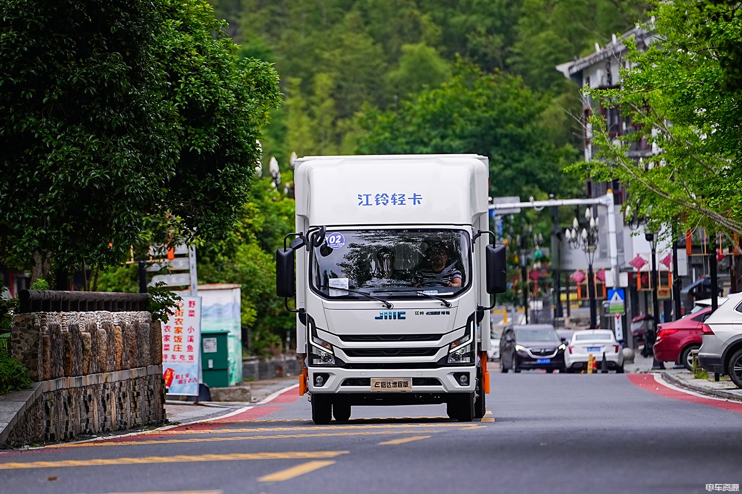 高端轻卡的实力演绎 山路试驾江铃E路达增程