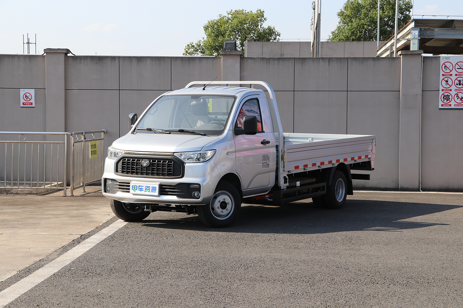 2023款 雷驰汽车小卡 栏板 宁德时代55.7kWh（HLD1040P1E5BEV）-小卡图片