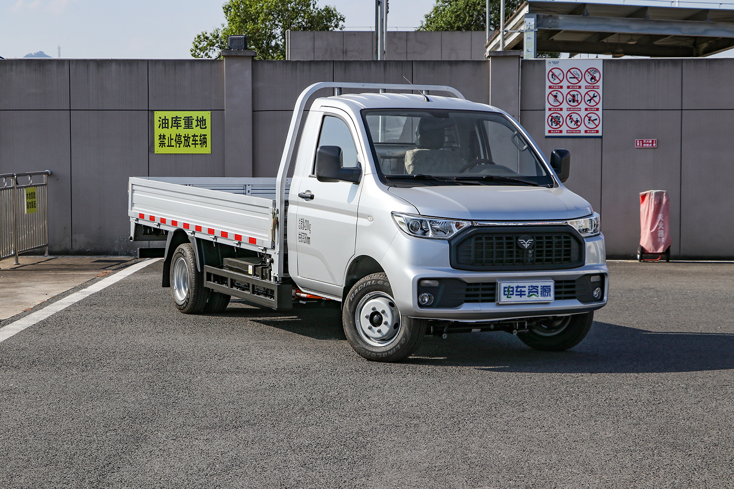 2023款 雷驰汽车小卡 栏板 宁德时代55.7kWh（HLD1040P1E5BEV）-小卡图片