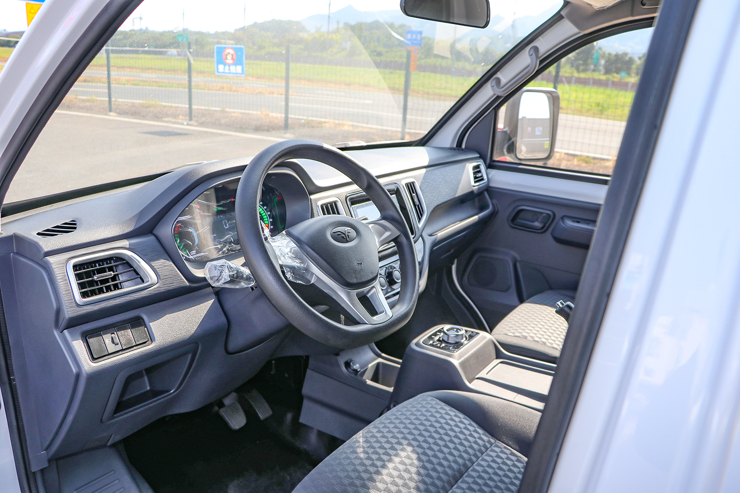2023款 雷驰汽车小卡 栏板 宁德时代55.7kWh（HLD1040P1E5BEV）-小卡图片