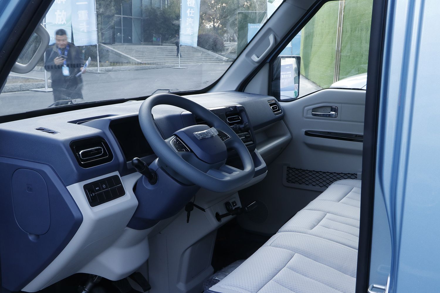 2023款 鑫源E3L 标准型 宁德时代41.86kWh（JKC5038XXYA0X1BEV）-大面图片
