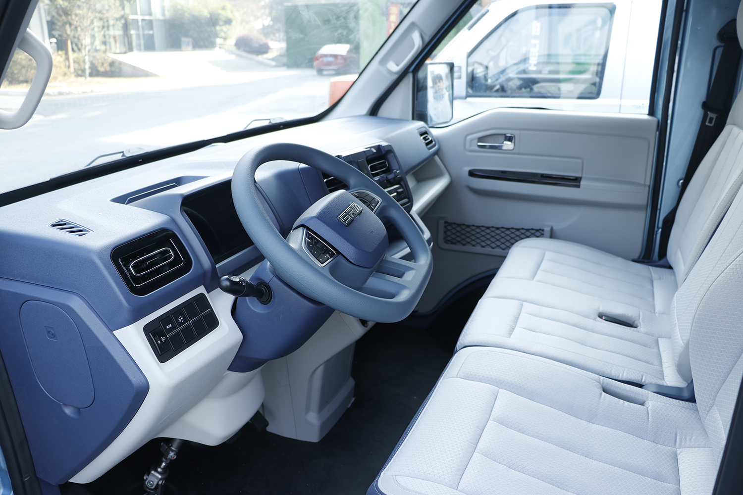 2023款 鑫源E3L 标准型 宁德时代41.86kWh（JKC5038XXYA0X1BEV）-大面图片