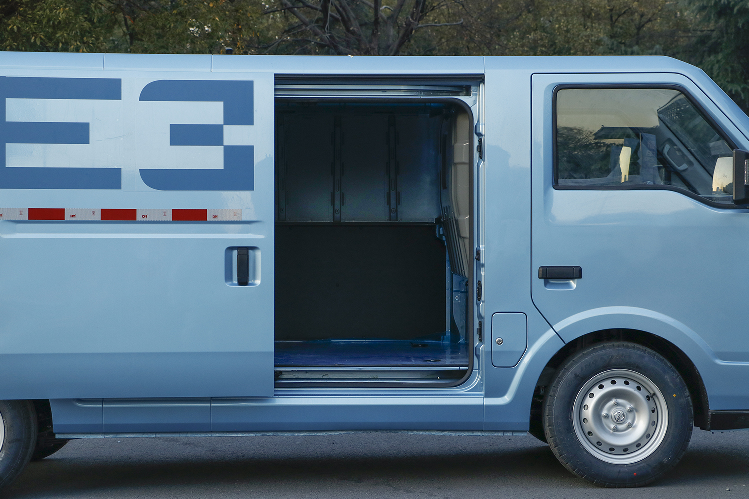2023款 鑫源E3L 标准型 宁德时代41.86kWh（JKC5038XXYA0X1BEV）-大面图片