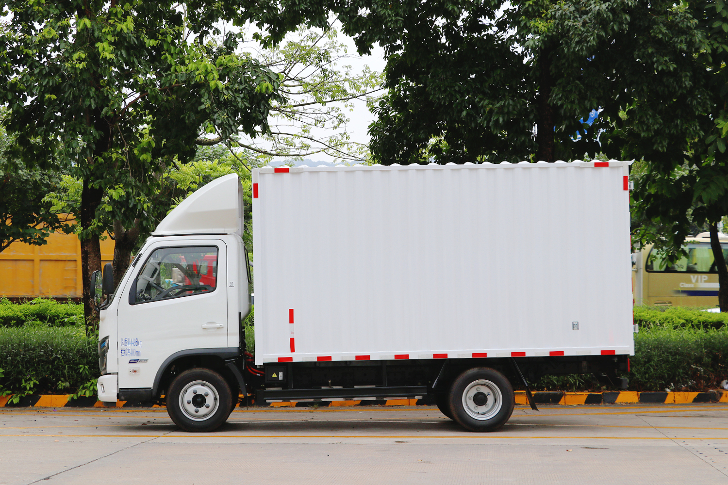 2024款 欧马可智蓝EX 轻盈厢式 宁德时代81.14kWh（BJ5044XXYEV1）
