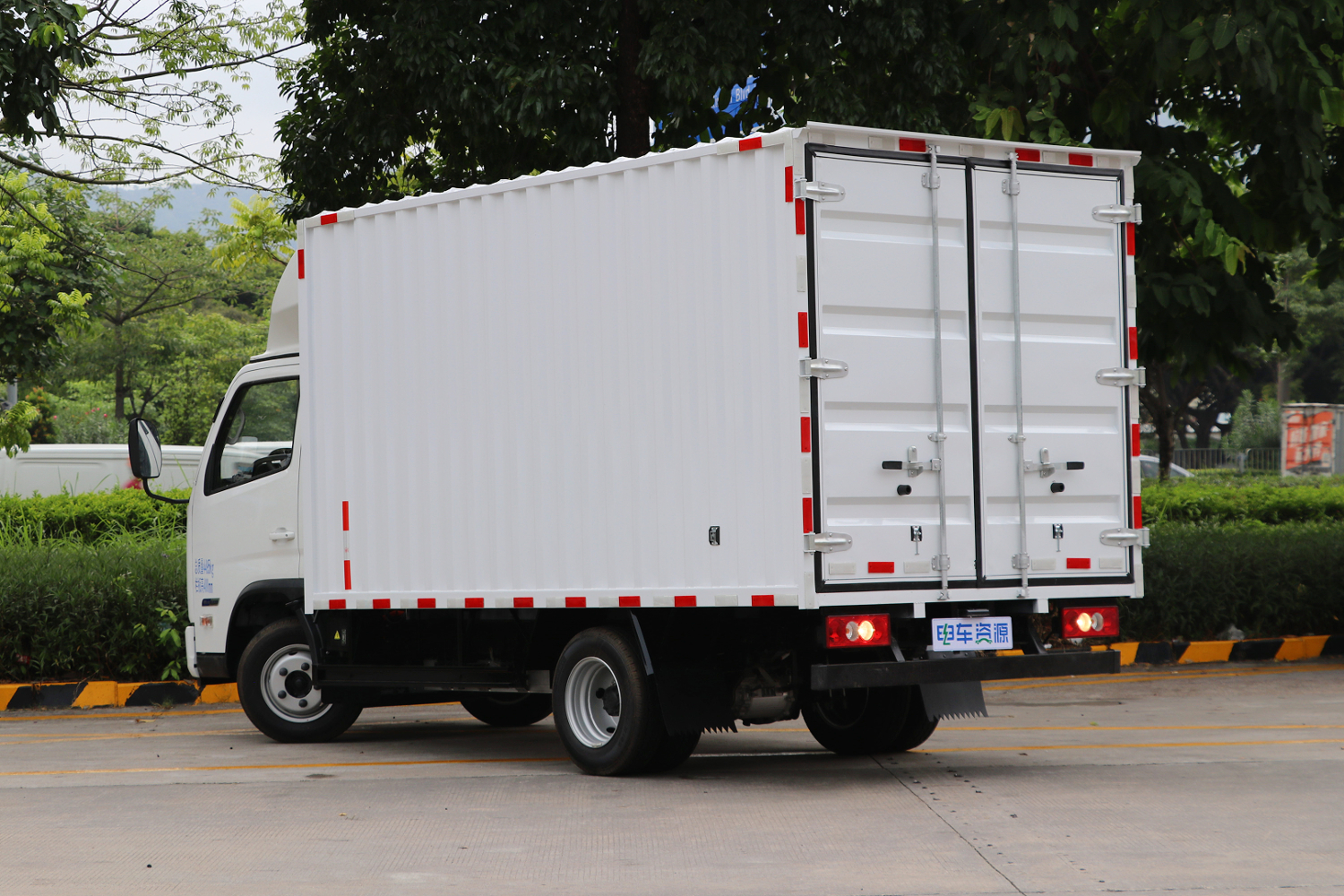2024款 欧马可智蓝EX 轻盈厢式 宁德时代81.14kWh（BJ5044XXYEV1）