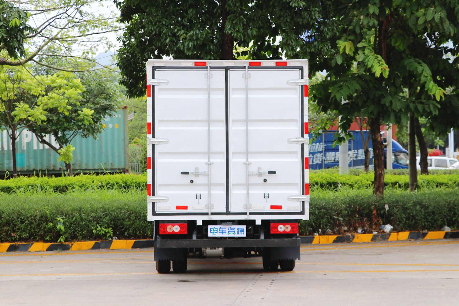 2024款 欧马可智蓝EX 轻盈厢式 宁德时代81.14kWh（BJ5044XXYEV1）