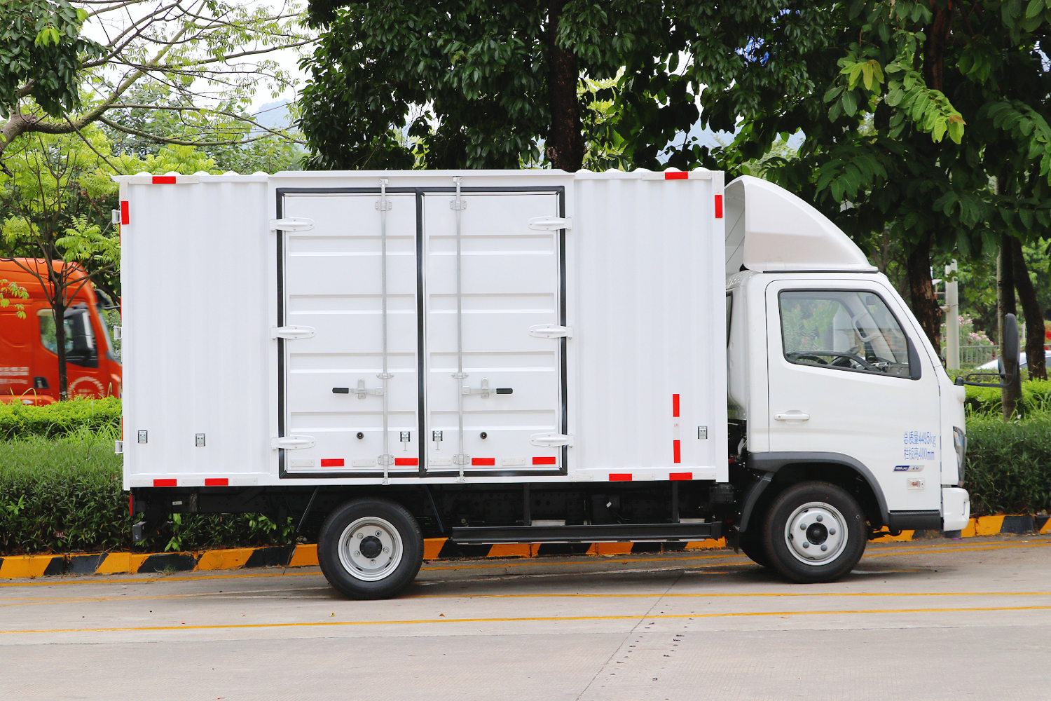 2024款 欧马可智蓝EX 轻盈厢式 宁德时代81.14kWh（BJ5044XXYEV1）