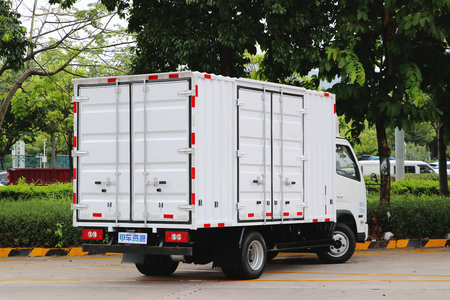 2024款 欧马可智蓝EX 轻盈厢式 宁德时代81.14kWh（BJ5044XXYEV1）