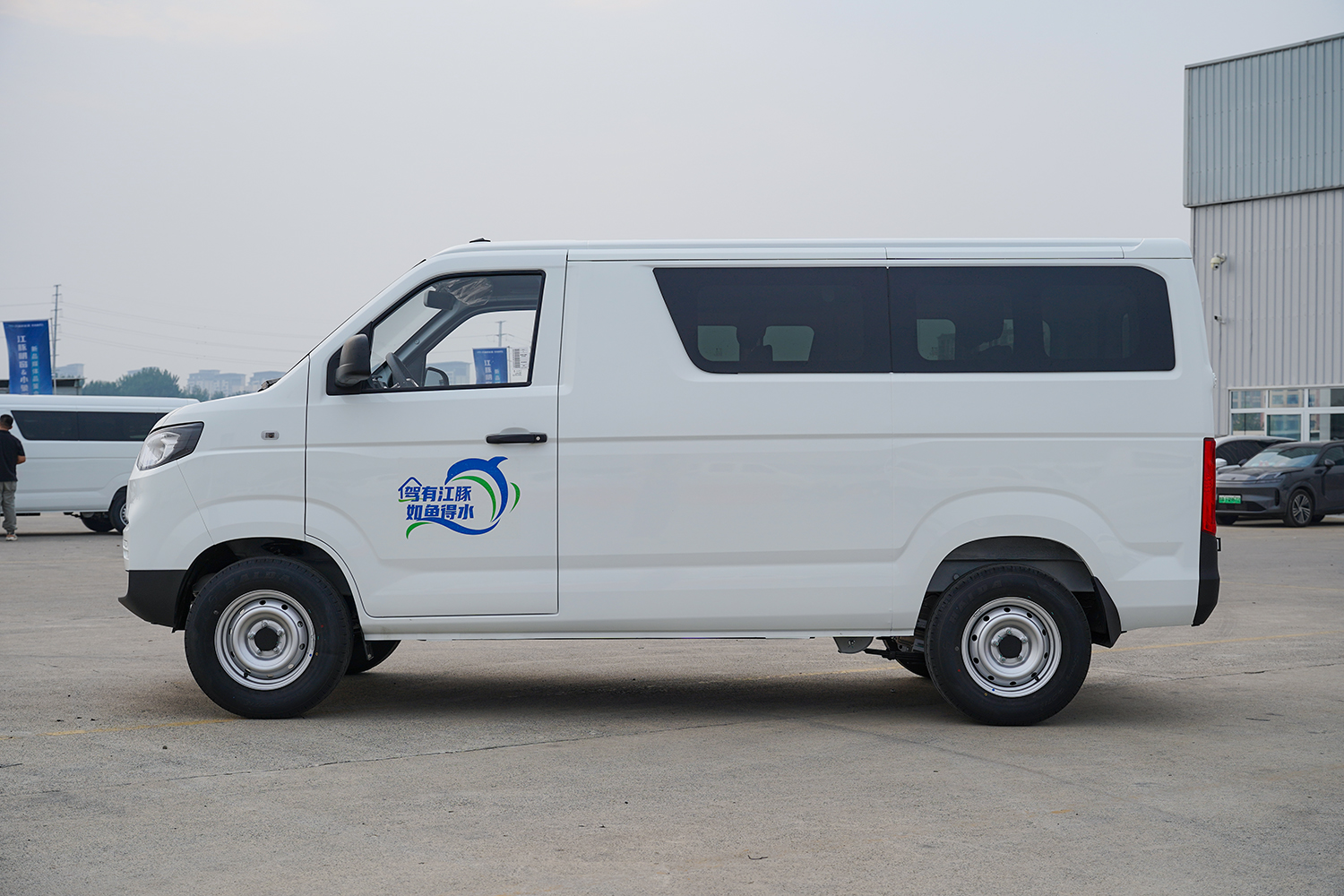 2024款 江豚E5 明窗 瑞露科技36.8kWh（SQR6450BEVK13）-明窗面包车图片