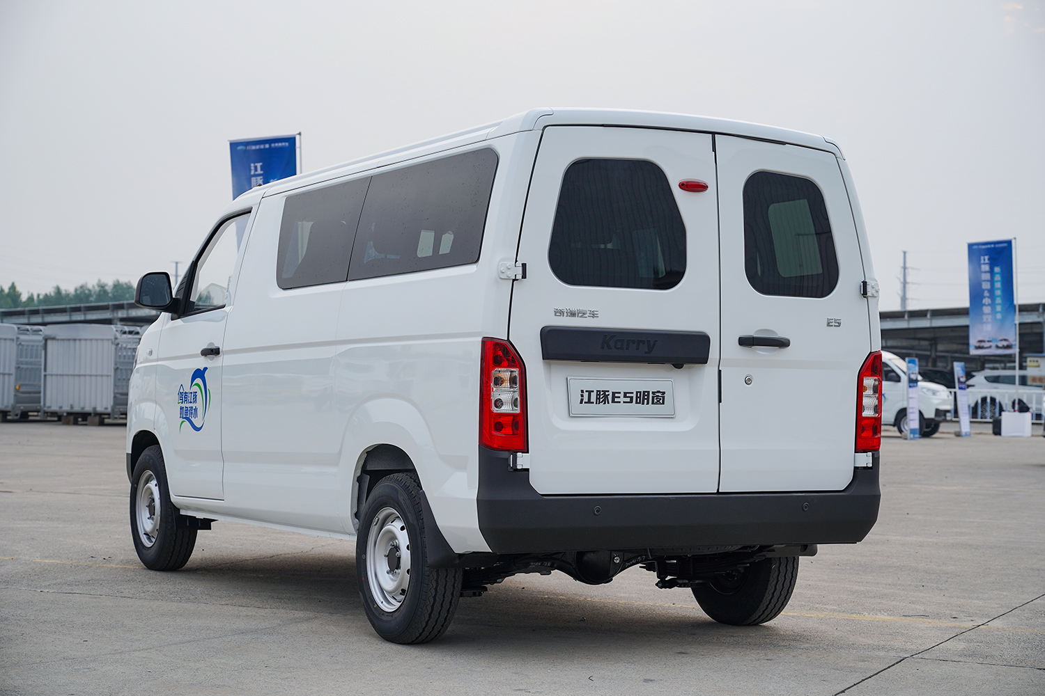 2024款 江豚E5 明窗 瑞露科技36.8kWh（SQR6450BEVK13）-明窗面包车图片