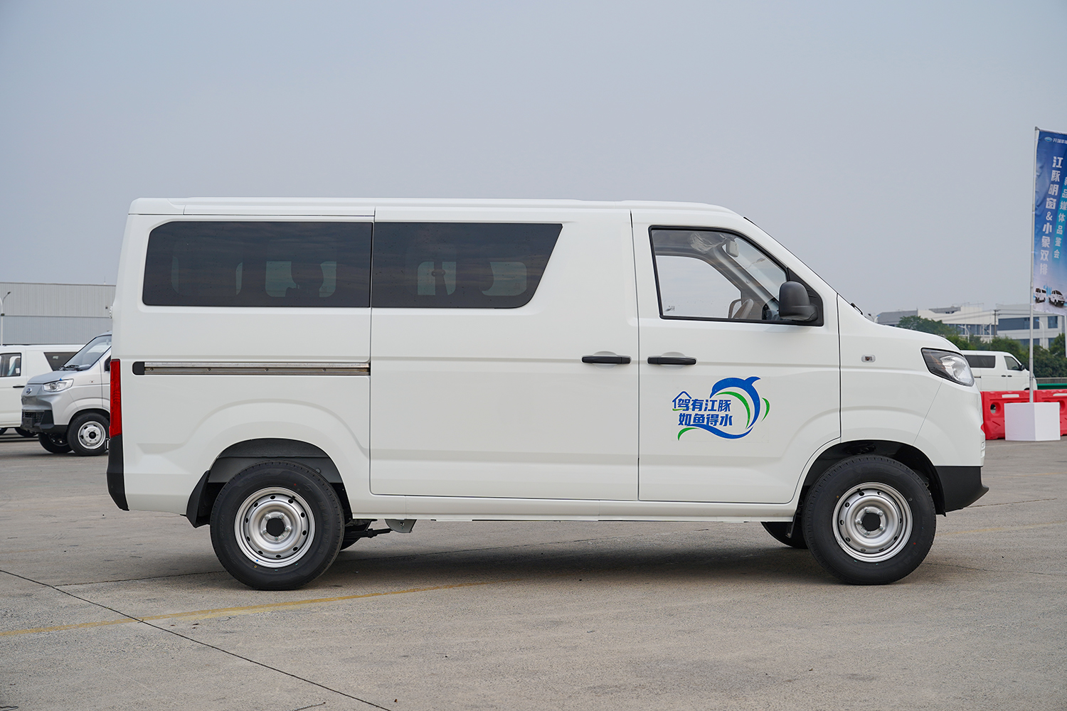 2024款 江豚E5 明窗 瑞露科技36.8kWh（SQR6450BEVK13）-明窗面包车图片