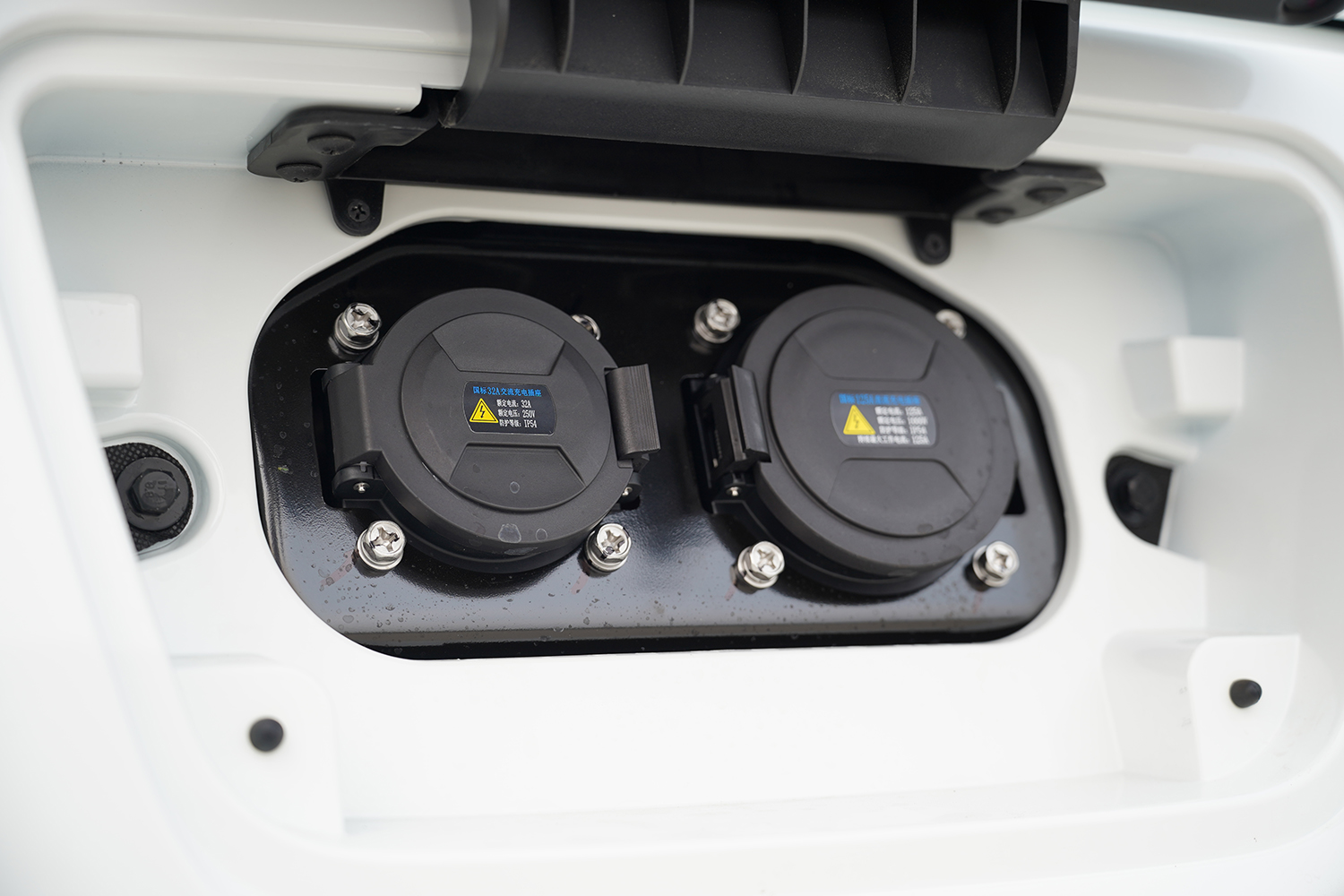 2024款 江豚E5 明窗 瑞露科技36.8kWh（SQR6450BEVK13）-明窗面包车图片