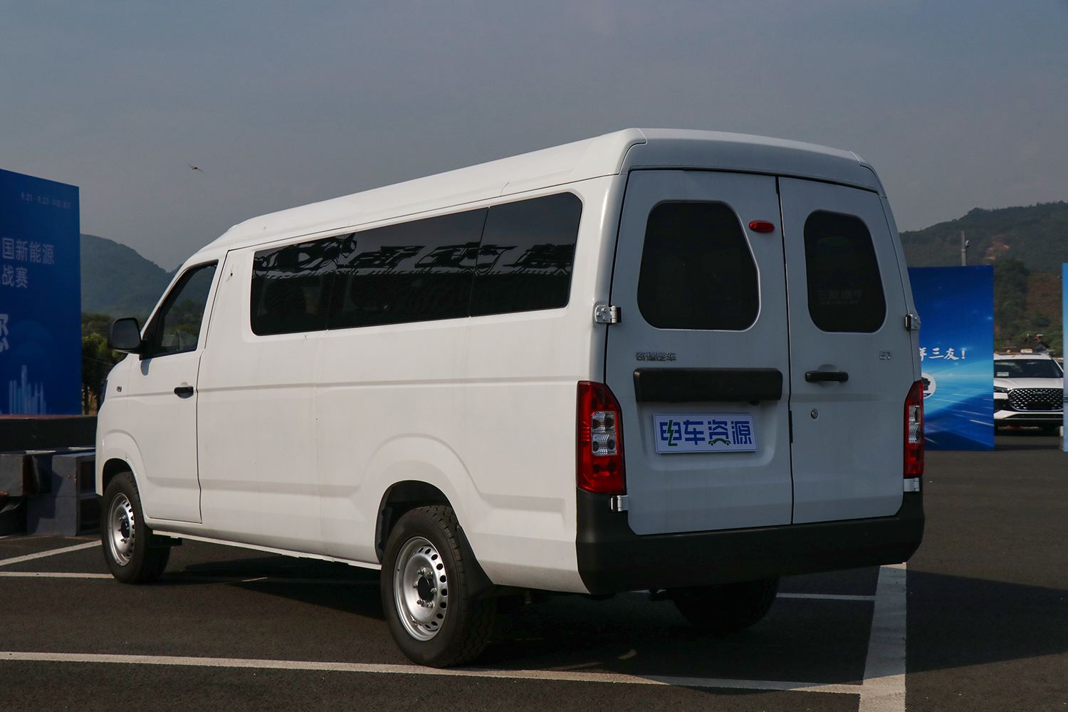2024款 江豚E7 明窗 瑞露科技41.86kWh（SQR6520BEVK13）-明窗面包车图片
