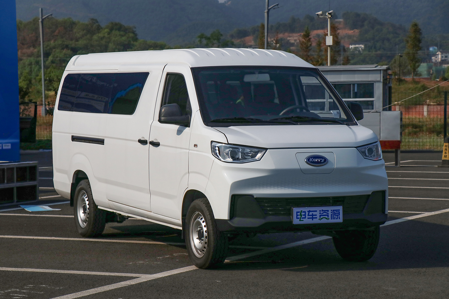 2024款 江豚E7 明窗 瑞露科技41.86kWh（SQR6520BEVK13）-明窗面包车图片
