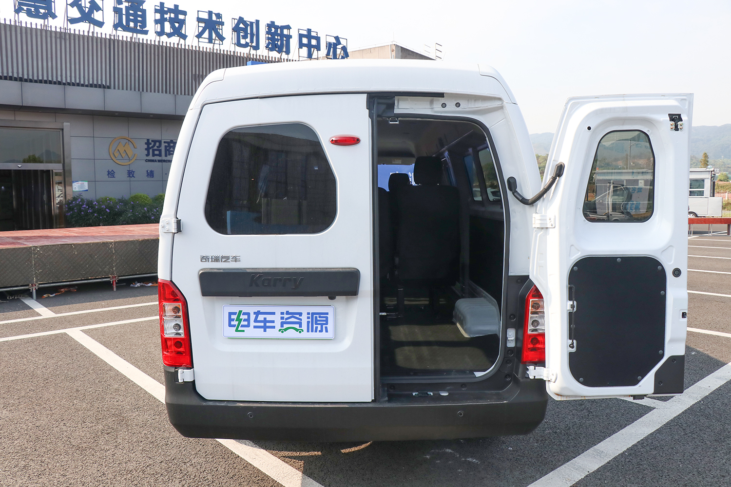 2024款 江豚E7 明窗 瑞露科技41.86kWh（SQR6520BEVK13）-明窗面包车图片