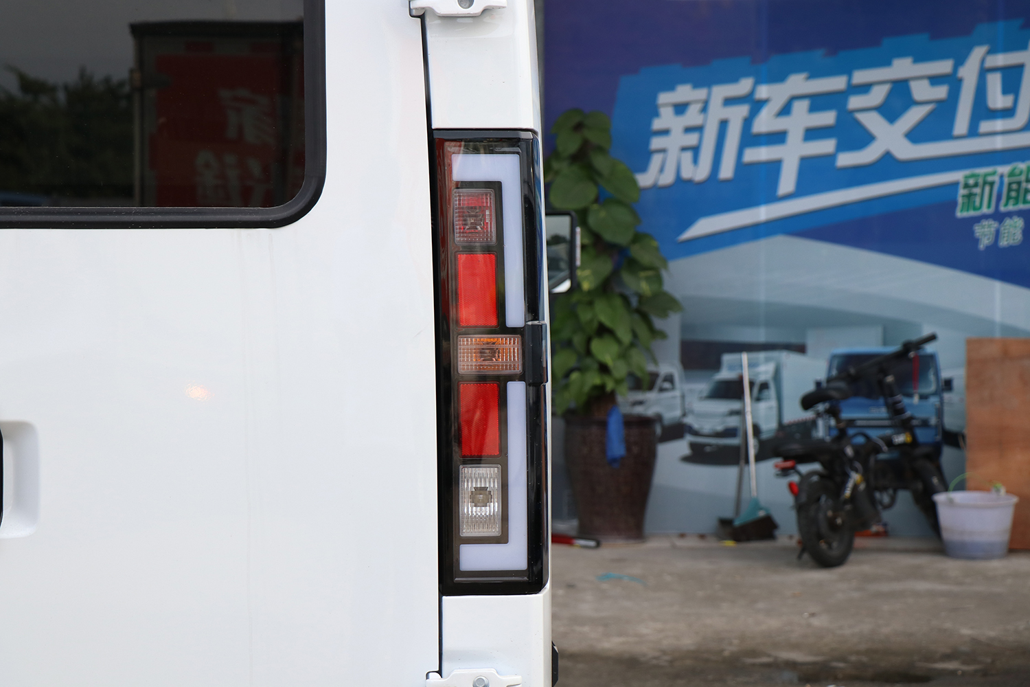 2024款 鑫源E3L 明窗 宁德时代41.86kWh（JKC6491A0X0BEV）-明窗面包车图片