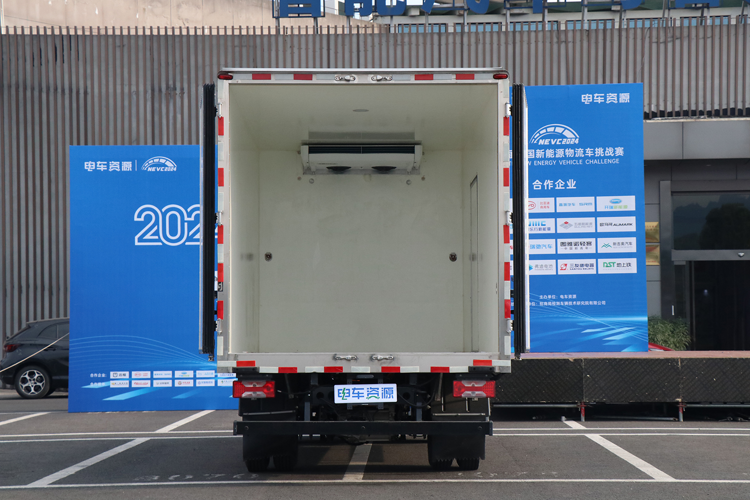 2024款 上汽大通大拿T1 冷藏 宁德时代100.46kWh（SH5047XLCMFEVMZ2）-纯电动冷藏车图片