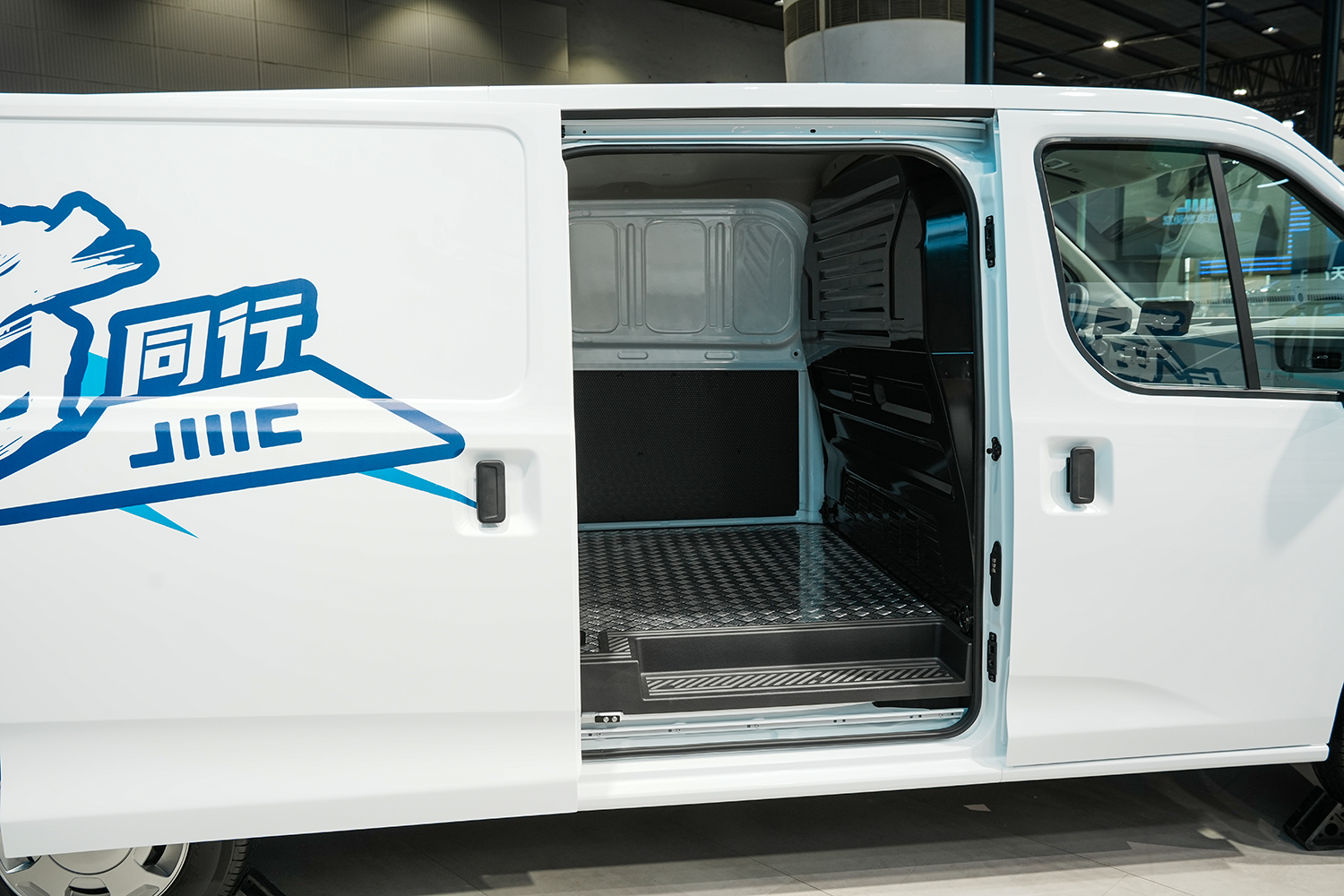 2024款 江铃E福顺 短轴 宁德时代41.86kWh（JX5031XXYTEBEV）-大面图片