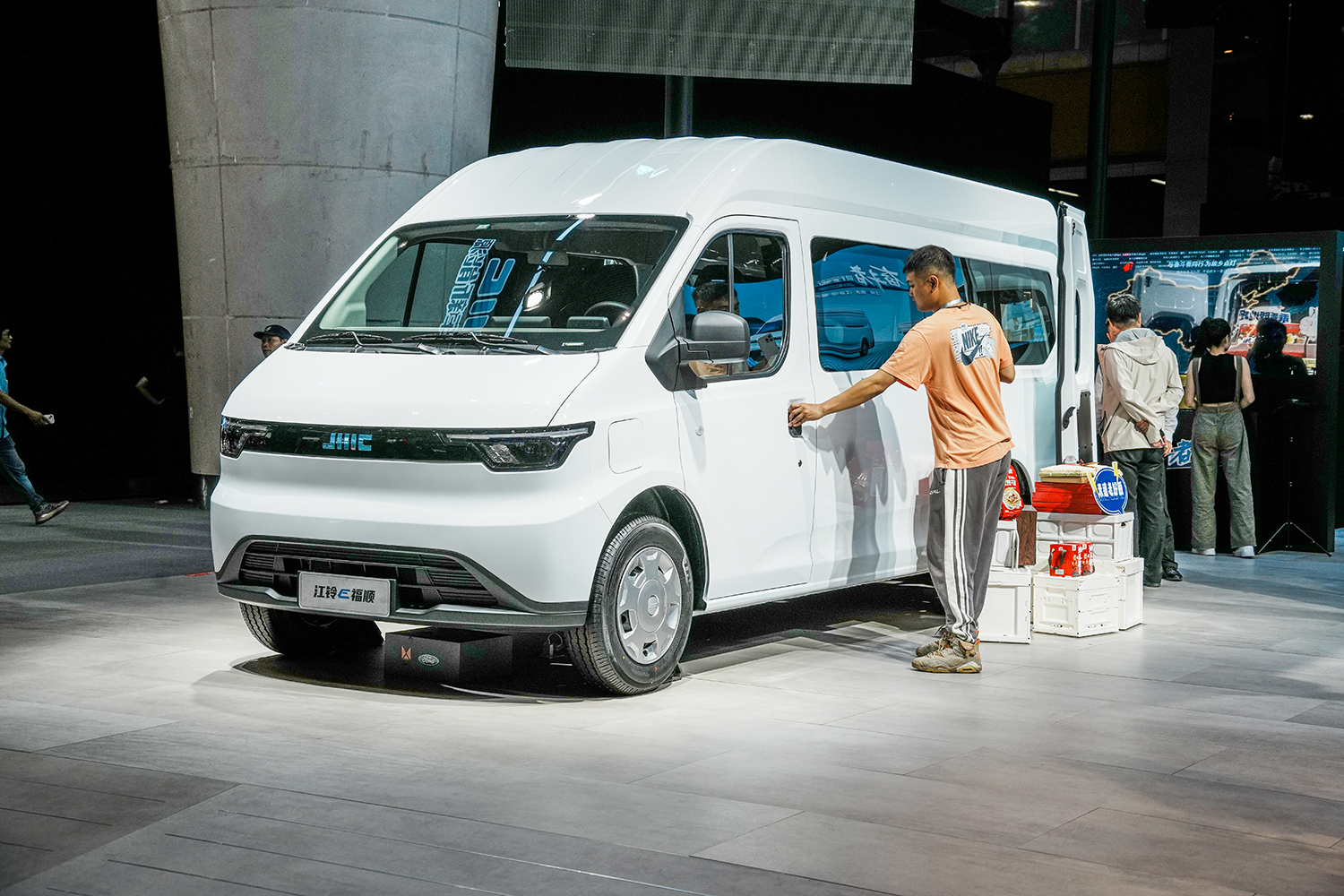 2025款 江铃E福顺 明窗 短轴 宁德时代41.86kWh（JX6491TA-L6BEV）
