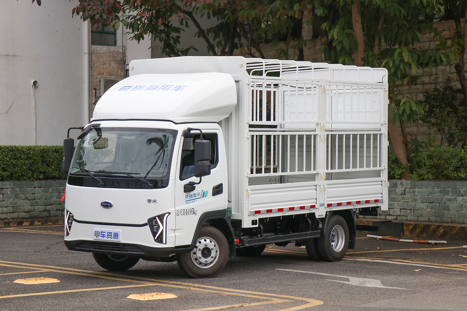 2024款 零米轻卡 仓栅 宁德时代100.46kWh（SQR5040CCYBEVH75）