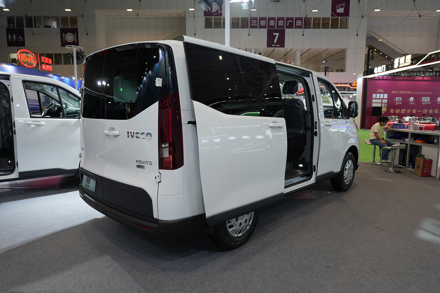 2025款 依维柯聚星 长轴 客运 上海新动力77kWh（NJ6540FBEV87）
