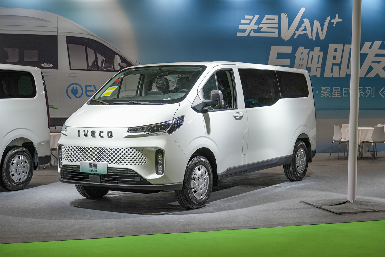 2025款 依维柯聚星 长轴 客运 上海新动力77kWh（NJ6540FBEV87）