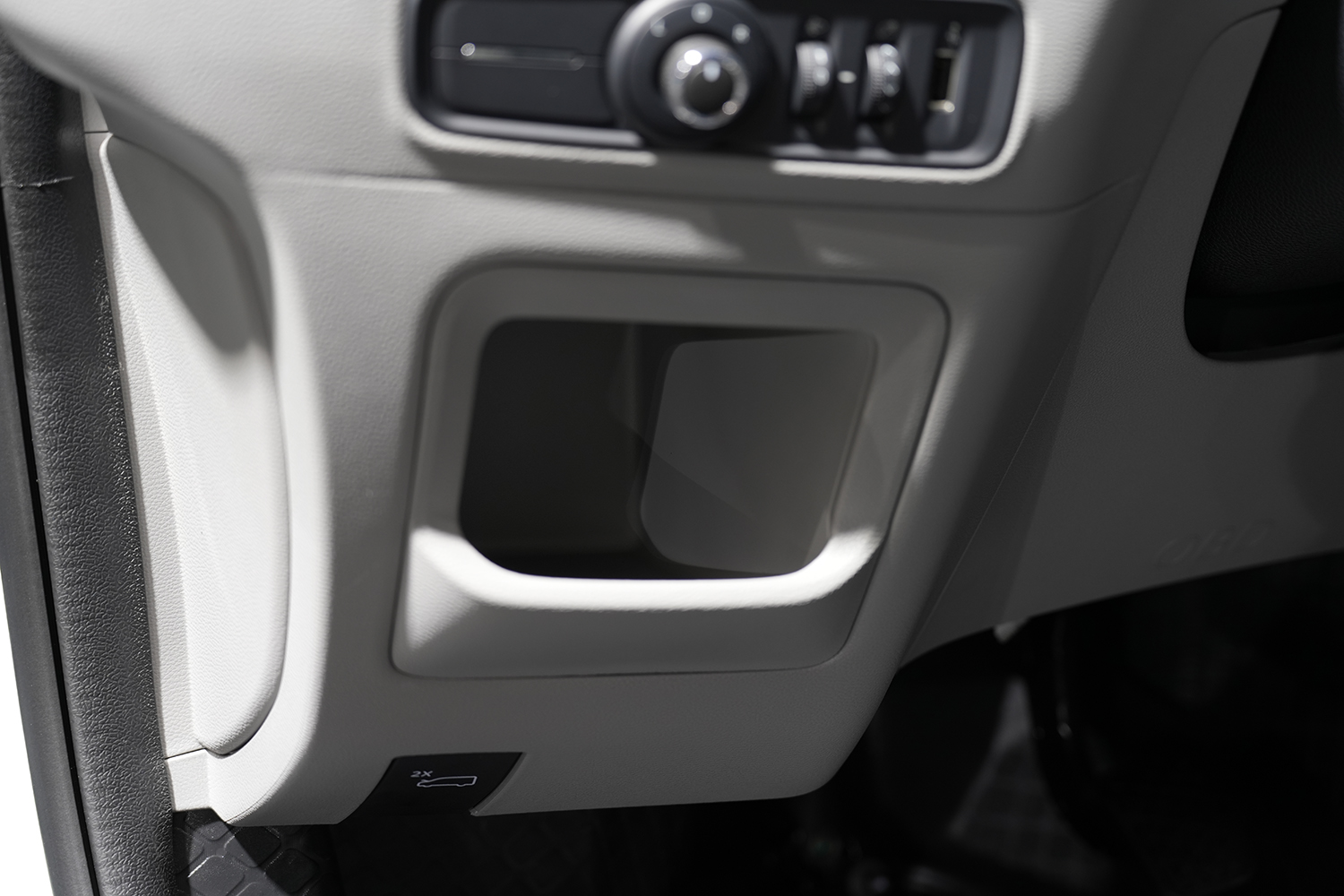 2025款 依维柯聚星 长轴 客运 上海新动力77kWh（NJ6540FBEV87）