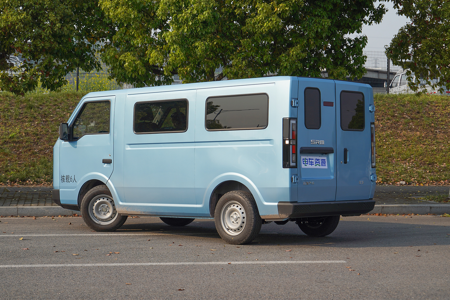 2025款 鑫源E3 弗迪42.3kWh（JKC6463A0X1BEV）-明窗面包车图片