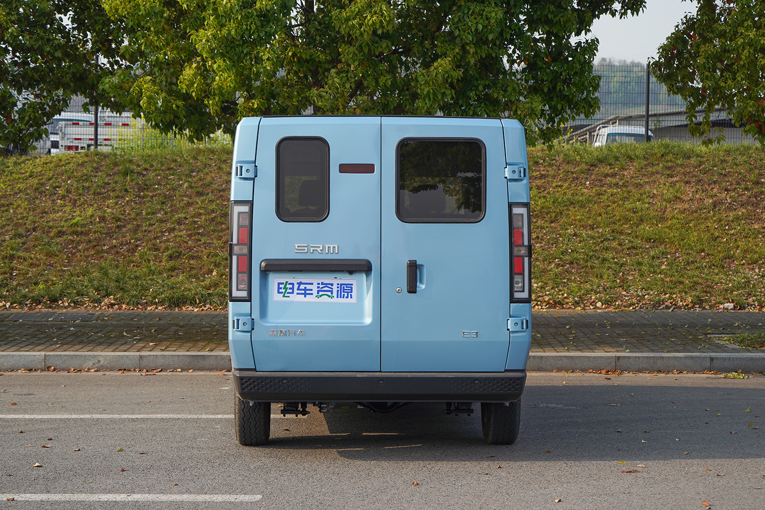 2025款 鑫源E3 弗迪42.3kWh（JKC6463A0X1BEV）-明窗面包车图片