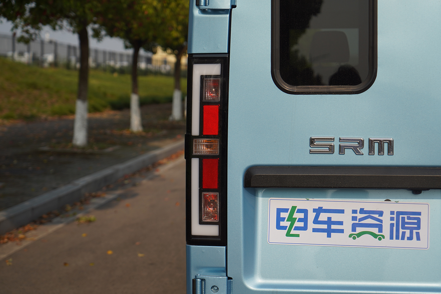 2025款 鑫源E3 弗迪42.3kWh（JKC6463A0X1BEV）-明窗面包车图片