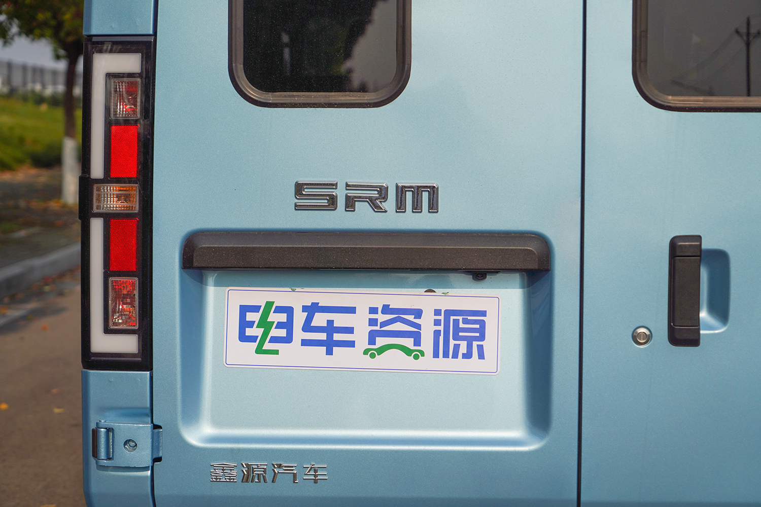 2025款 鑫源E3 弗迪42.3kWh（JKC6463A0X1BEV）-明窗面包车图片