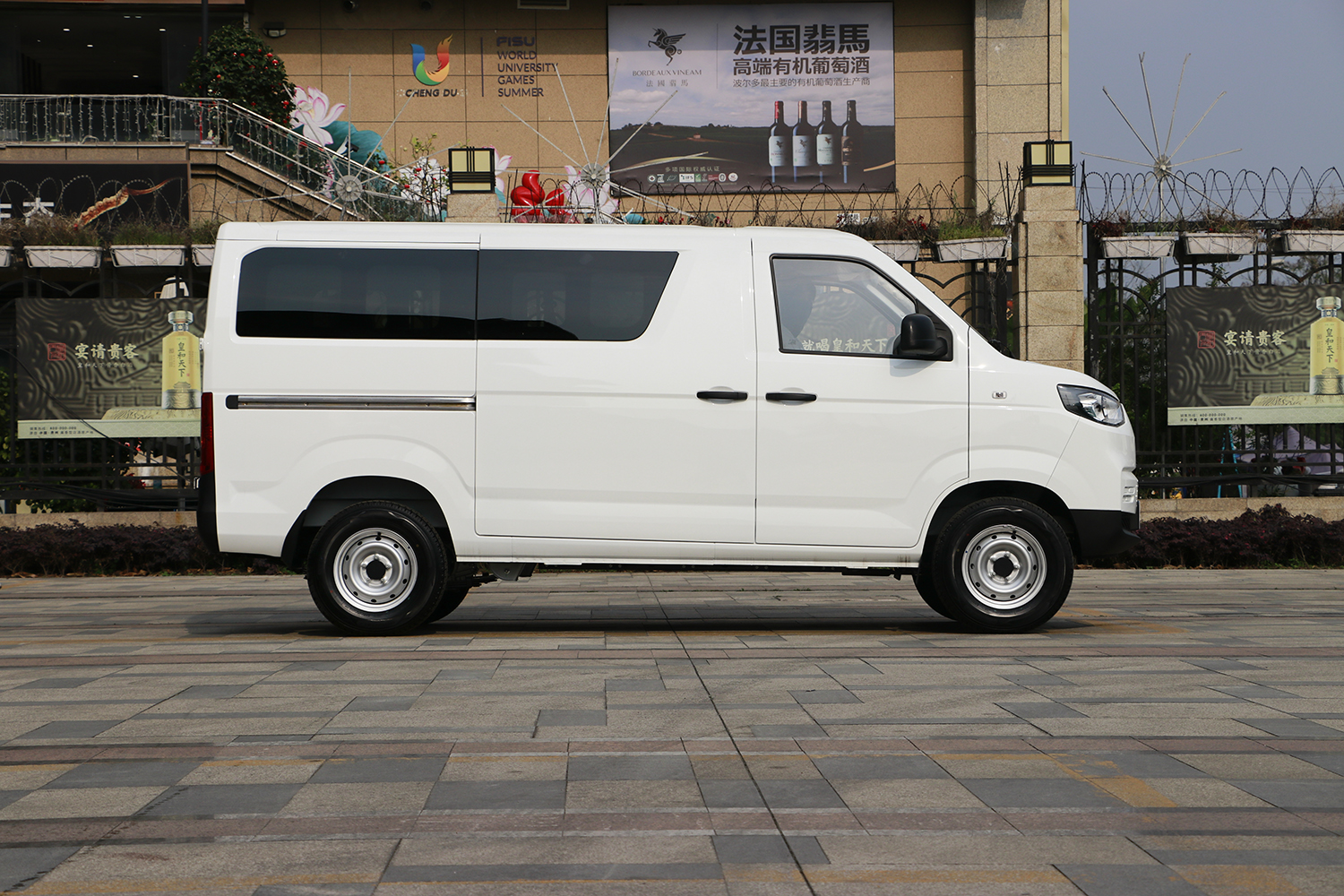 2024款 江豚E5 明窗 瑞露科技36.8kWh（SQR6450BEVK13）-明窗面包车图片