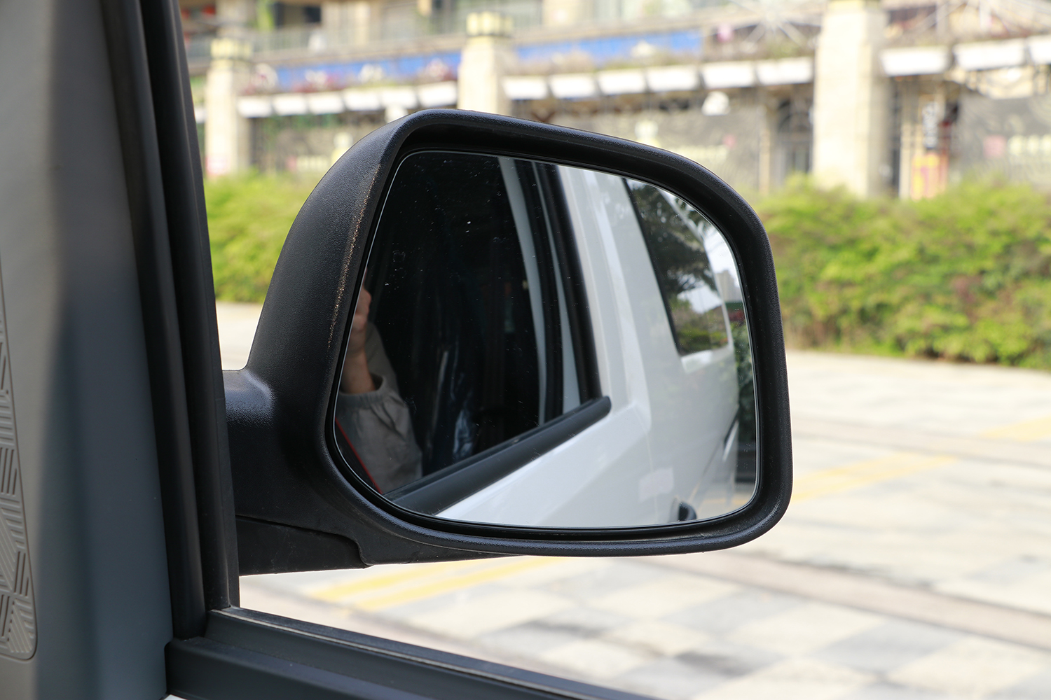 2024款 江豚E5 明窗 瑞露科技36.8kWh（SQR6450BEVK13）-明窗面包车图片