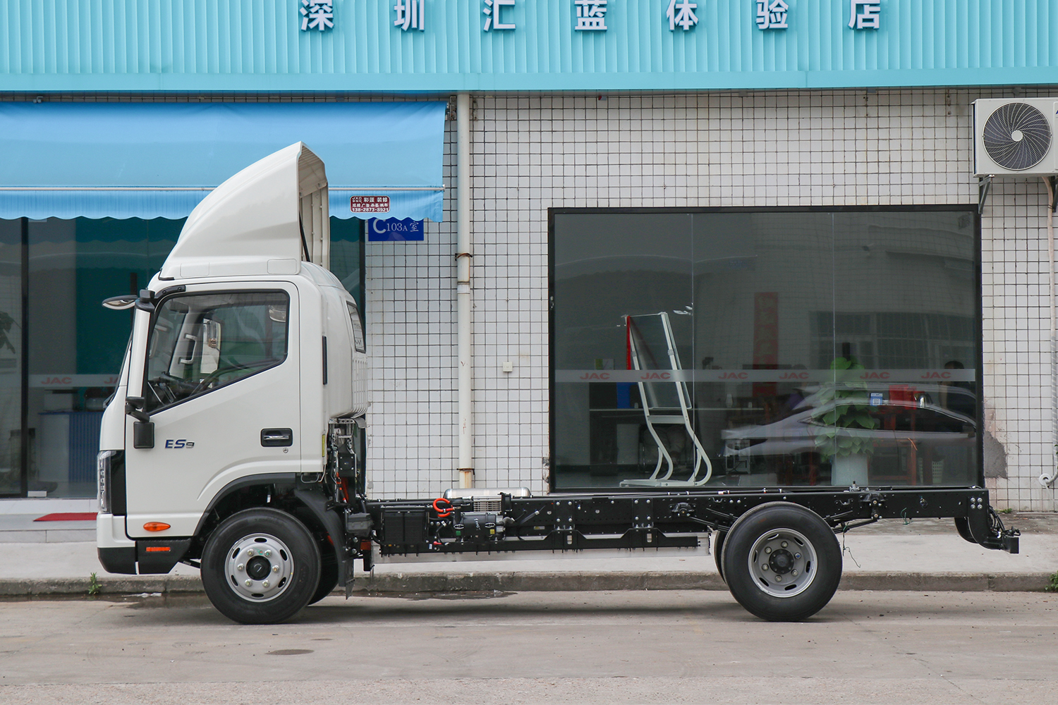 2025款 江淮帅铃ES9 厢式 宁德时代120.27kWh（HFC5043XXYEV4N）-轻卡图片