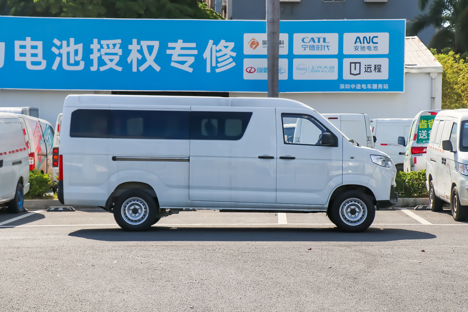 2024款 江豚E7 明窗 瑞露科技41.86kWh（SQR6520BEVK13）-明窗面包车图片